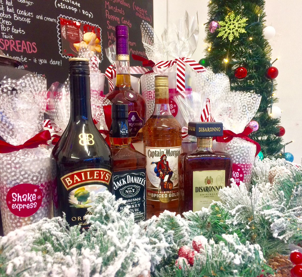 shakeexpress's tweet image. Ready for #NorthStreetNights again! Alcoholic shakes in our Bedminster shop Thurs-Sun #MerryBristmas