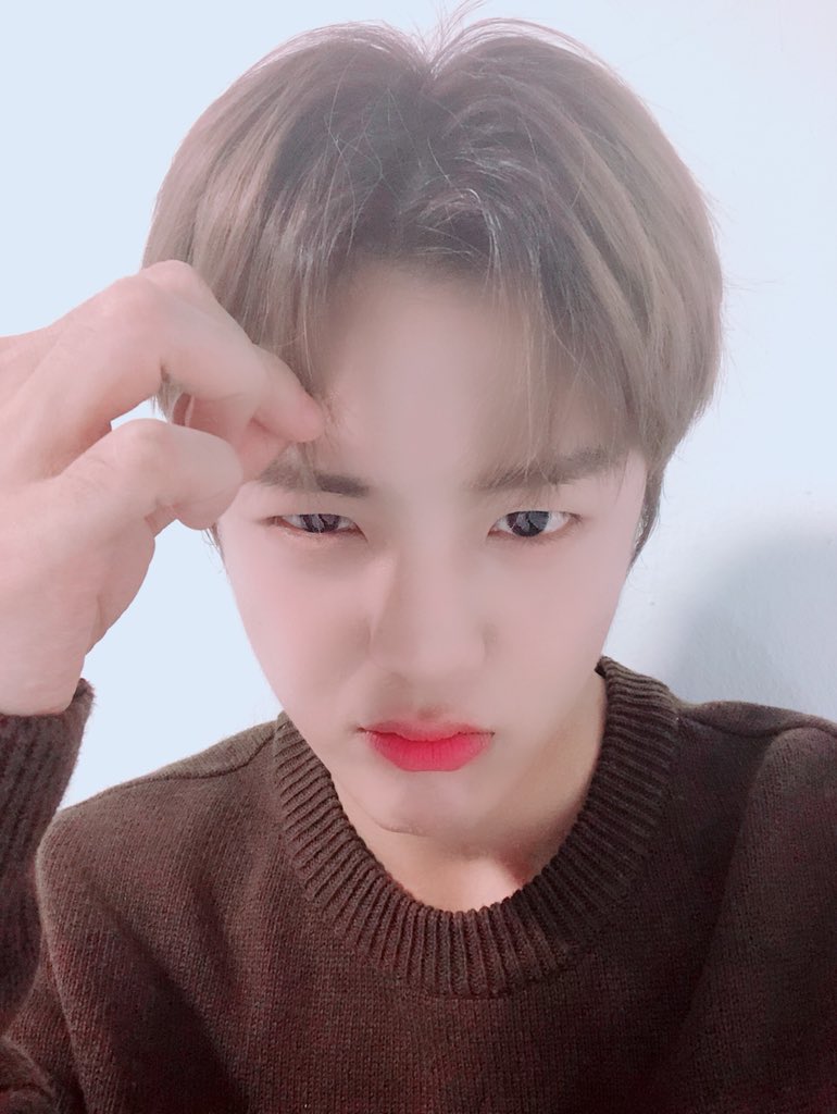 official_ACE7's tweet photo. [#에이스_동훈]
에이스는 멋진 초이스들 덕분에 
더 멋있어져서!! 든든한 마음으로 돌아갑니다!
#에이스 #ACE #셀카대방출 https://t.co/JTQh0uda3h