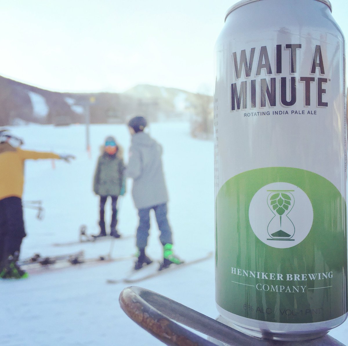 hennikerbrewing's tweet photo. A long day on the slopes calls for Wait a Minute on the apres-ski menu #waitaminute #rotatingipa #hennikerbrewing #drinknh #nhontap https://t.co/EpPcx79s9x