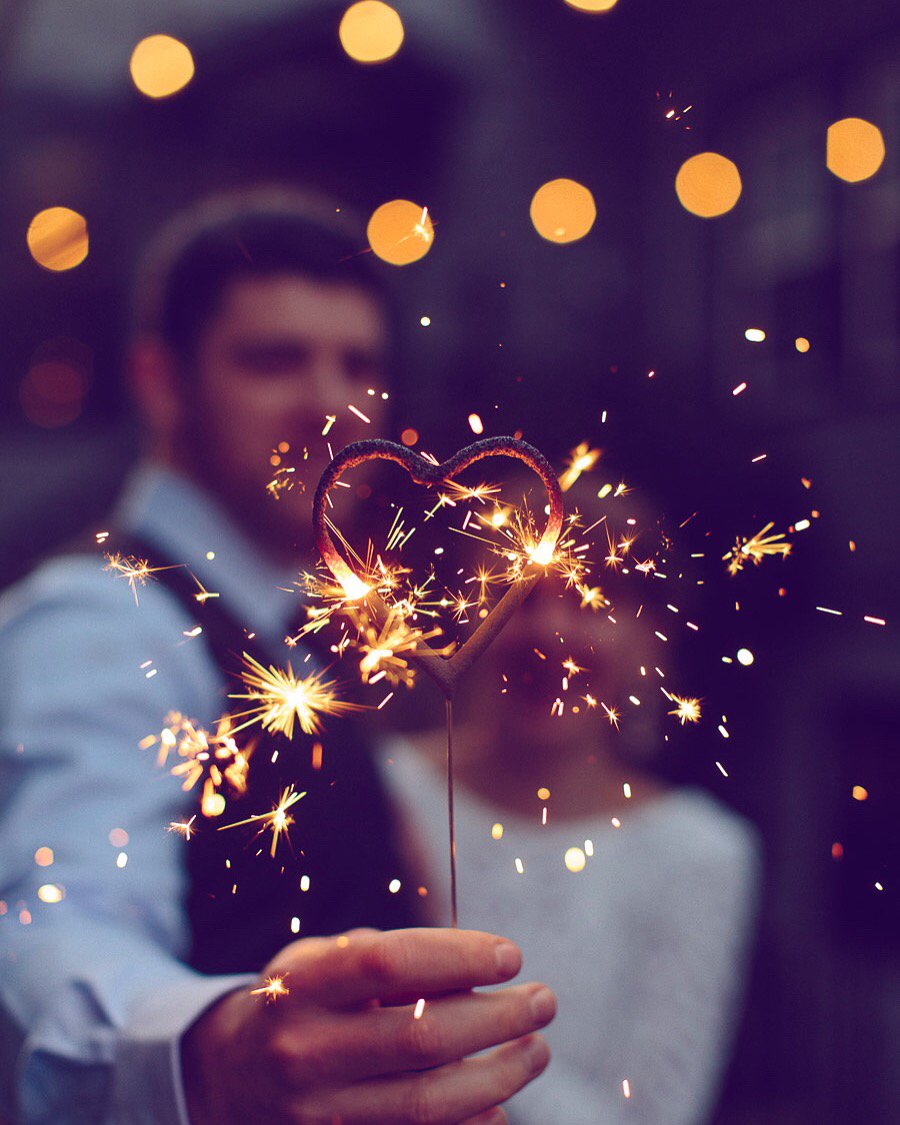 Can you feel the love in the air this holiday season? We sure can! 😍 #WeddingWednesday