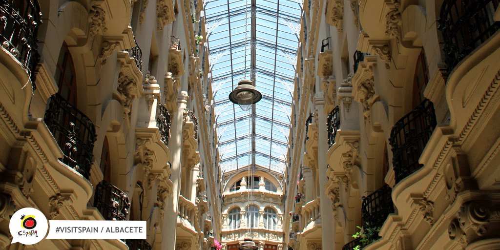 We only have a few days left for our Christmas shopping spree and the best place to do so in Albacete is the Pasaje de Lodares! Don't forget your wallet! #VisitSpain #Albacete #SpainShopping <a href="/turismoalbacete/">Turismo Albacete</a> <a href="/turismoclm/">Turismo CLM</a>