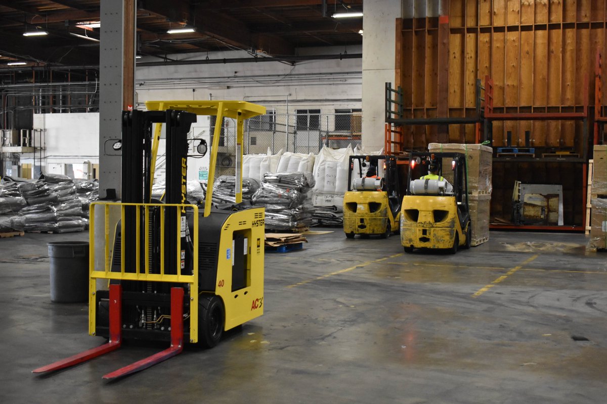 Our Watson Center Rd. facility is a perfect fit for your logistics solutions! Its key location near the ports of Los Angeles and Long Beach, as well as access to UPRR railways, makes it the ideal gateway to the Pacific. 
buff.ly/2L84mpk