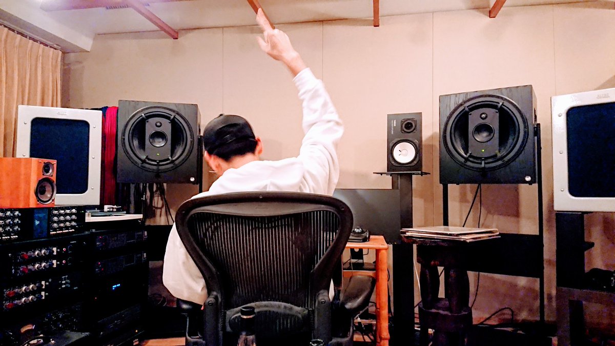 O Xrhsths Naoki Psychedelico Sto Twitter 夜中にいきなりやってきた クラムボン のミト君に ビートルズ のラバーソウルのオリジナルを聴かせたらクレイジーになってスピーカーの前から全く動かなくなってしまった午前５時 Golden Grapefruit Recording Studio 雨