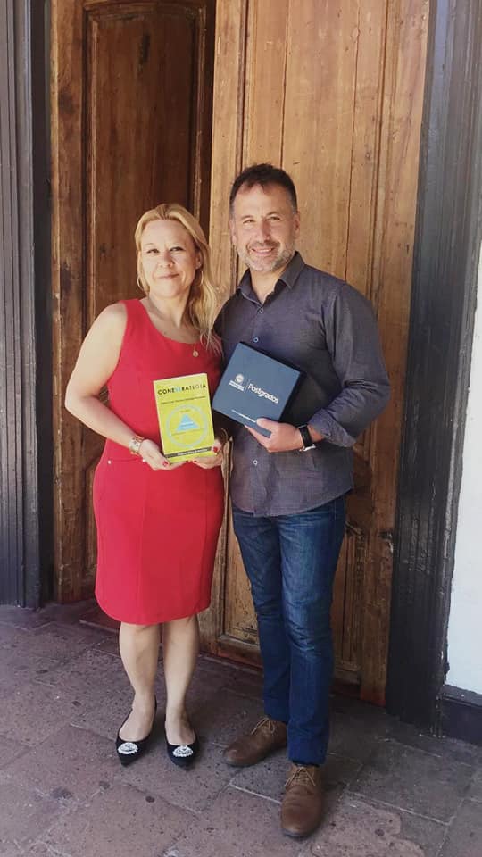 Junto a Carolina Cornejo, Directora de la Escuela de Negocios IEDE-Unab, Programa de #Magister en Finanzas Aplicadas. Invitado a ser el nuevo profesor de #Estrategia del Postgrado. Vamos a innovar con #Conextrategia para #Finanzas en Economías Hiperconectadas.