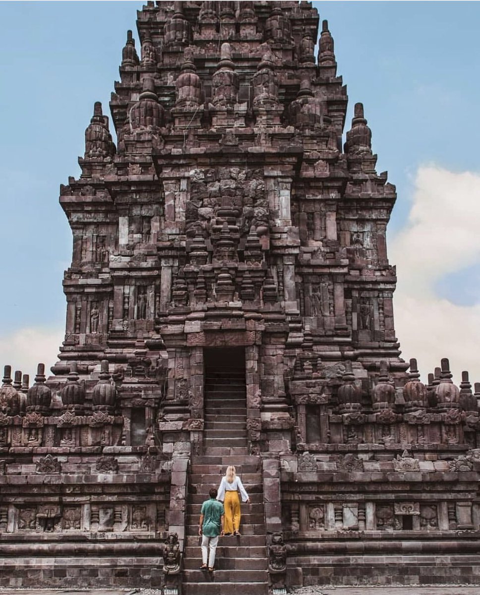 dmASIA_travel's tweet image. Did you know? Java, with its 141 million inhabitants, is the most populated island of the world!
Credits: @wanderlustusblog
.
#everythingextraordinary #dmasiatravel #visitjava #java #yogyakarta #borobudur
