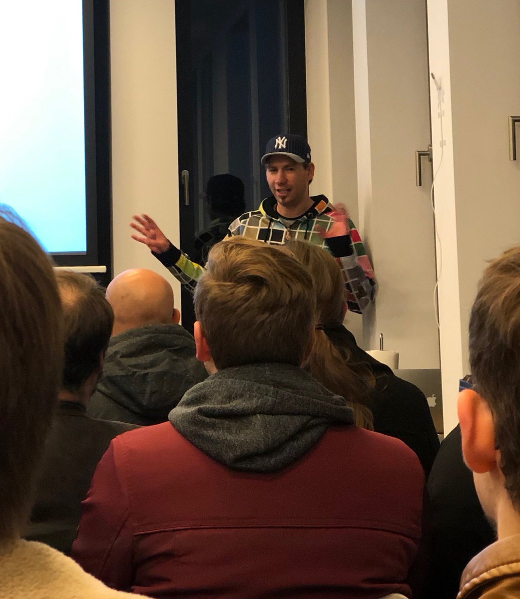 casilas's tweet photo. Danke @OlivierDo für die schöne Einleitung zum Jahreswechsel, @syzygy_de für das Hammer catering und @WrYBiT für die coole Idee zum verfrühten Xmas-Gift mit dem #blink1 auf dem #FTUG https://t.co/TbBMTTCNS2