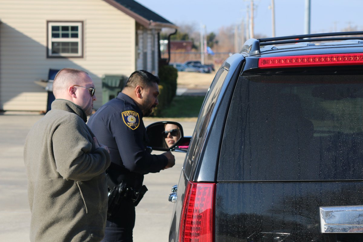 normanokpd's tweet photo. 'Tis the season to spread some holiday cheer on traffic stops! A big thank you to @OUSigmaNu for providing NPD with gift cards to hand out on traffic stops this holiday season! #NPDGivesBack #NPDCommunity https://t.co/CJziROgkig