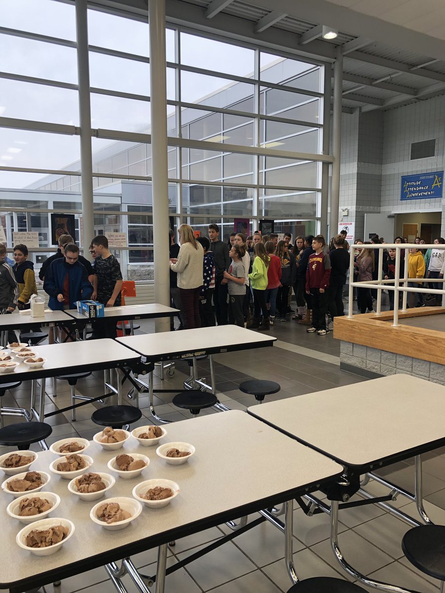 Sislowski03's tweet photo. November Bus of the Month Winners-#91 and #93
Students were treated with Ice Cream Sundaes and 5 lucky raffle winners were rewarded with SwingsNThings prizes including 1 season pass!@ofmsbulldogs 
#pbis
#communitypartnerships
#busofthemonth https://t.co/ep5WaNOvlM