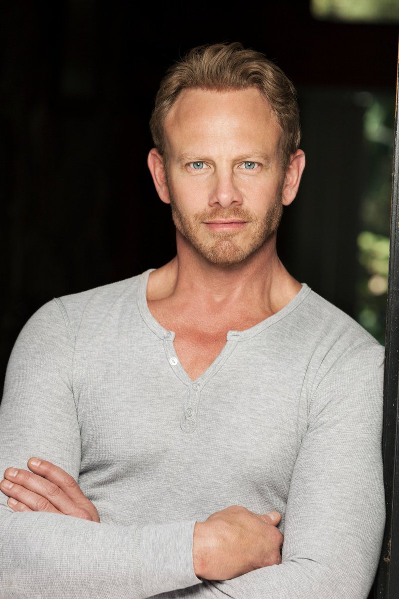 DCTVBR's tweet photo. ELENCO || #SwapThing: O ator Ian Ziering (Sharknado) foi escalado pra dar vida ao Daniel Cassidy mais conhecido como Blue Devil nas hq, a série do Monstro do Pântano estréia no ano que vem pelo #DCUniverse. https://t.co/M1T7C2foU0