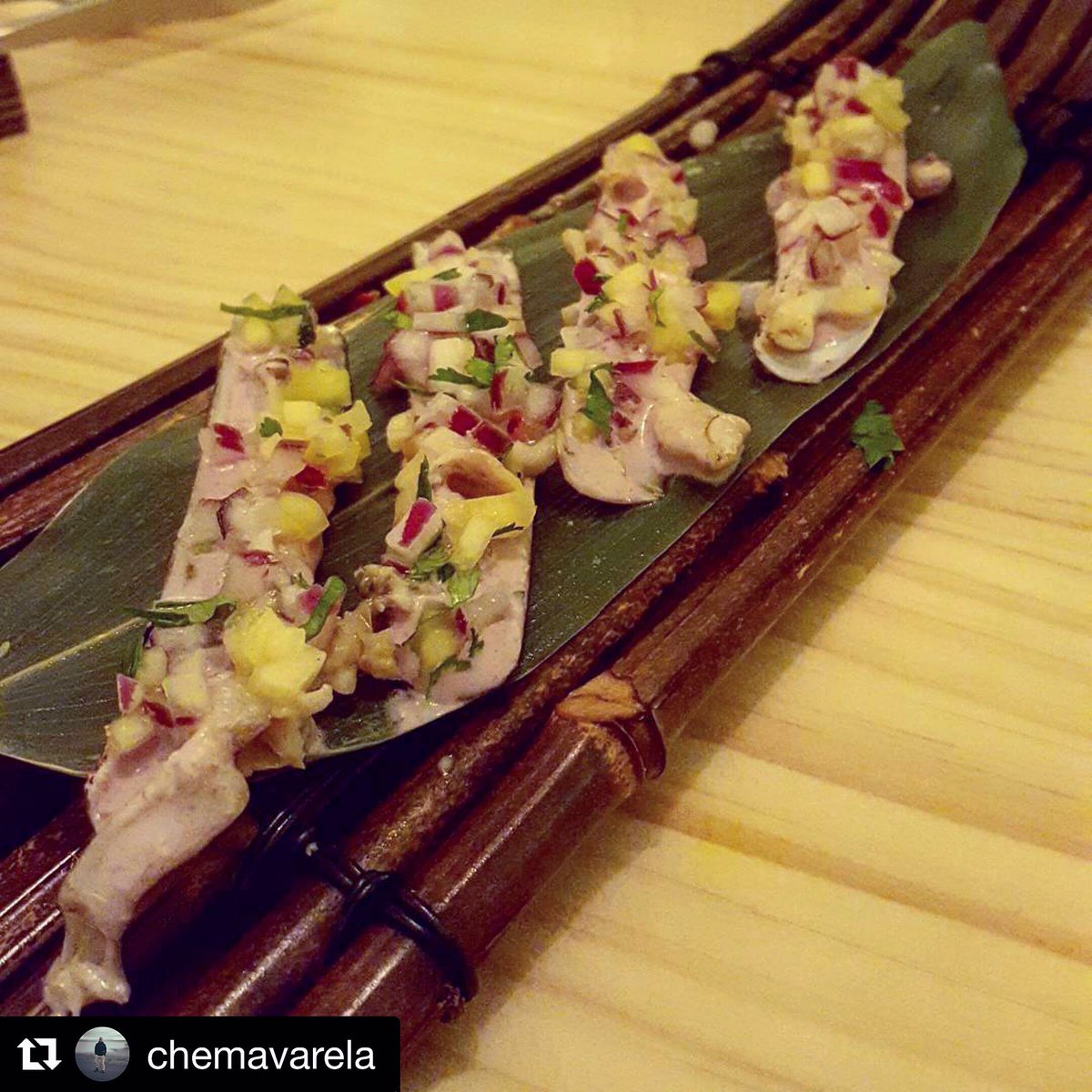 ¡Navajas al estilo TAMPU! ¿Las has probado ya? Delicias de mar en pleno centro de Madrid 🌊 con estilo propio.

Gracias chemavarela por compartir tu visita a TAMPU 😊
・・・
#restaurantesmadrid #comerenmadrid #cenarenmadrid #sabores #deliciasdemar #gastronomia