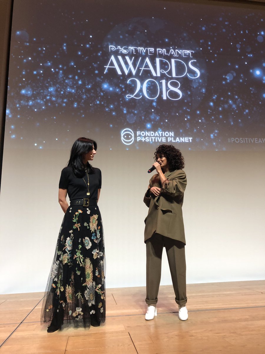 Pendant que certains se désespèrent. 
Pendant que d’autres veulent détruire le monde. 
Des jeunes et moins jeunes ont pour objectif de changer le monde. #PositiveAwards @PositivePlanet_ merci à <a href="/FondationEngie/">Fondation ENGIE</a> qui y croit. Merci à @TalOfficial la marraine.