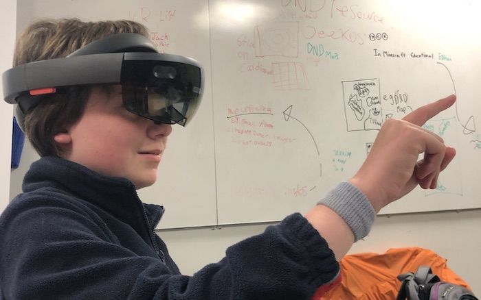 ThetaNet's tweet image. What happens when you give intermediate school students cool tech to play with + a mission to develop something to benefit their community?  buff.ly/2Eqtkwl 
#HackMini #MinecraftEdu @knowclue @mspartnernz @jimtaylor1974