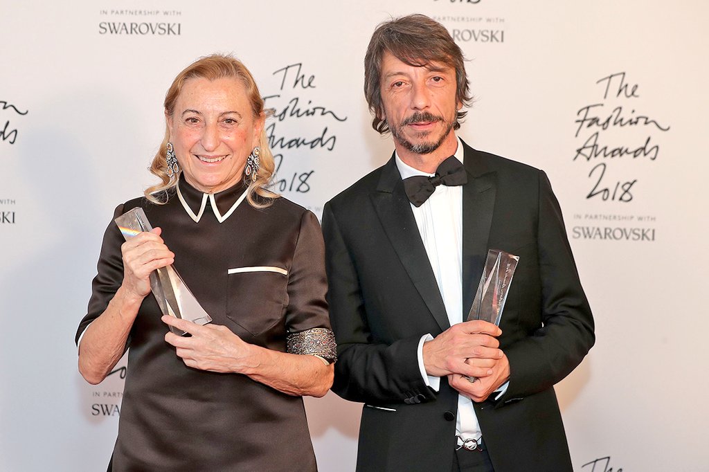 La moda italiana trionfa ai #BritishFashionAwards . Brand of the Year <a href="/gucci/">gucci</a>  and for its CEO #MarcoBizzarri for Business Leader ;
#PierPaoloPiccioli designer of the year for <a href="/MaisonValentino/">Valentino</a> and #MiucciaPrada Winner of Outstanding Achievement Award

#soproud #fashionleaders