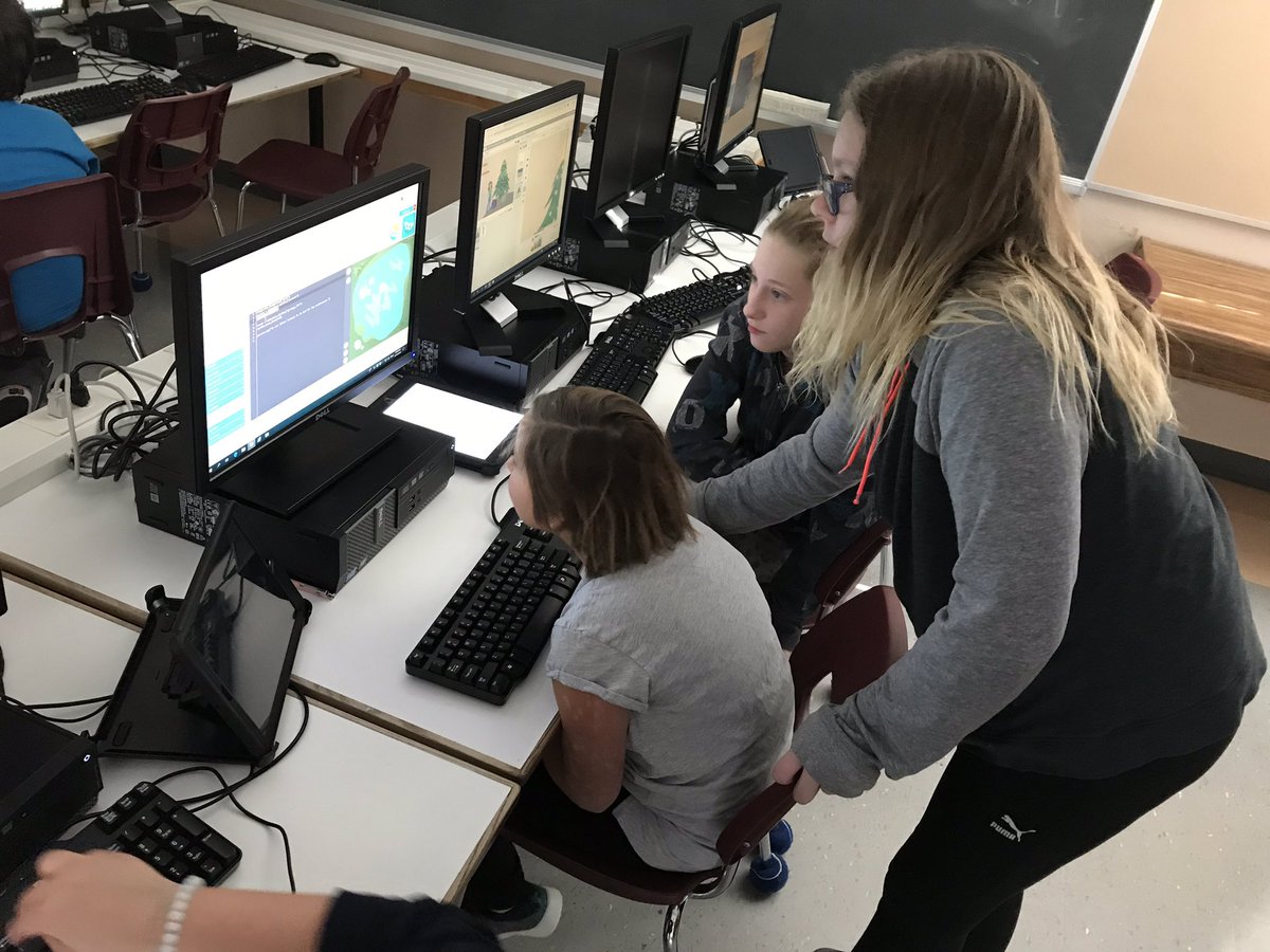 MsDIFFSe's tweet photo. This was what it was all about: collaborating, sharing, creating @IFPS900 @thehackergals #becausewecan #HACKERGAL2018 https://t.co/JpKUTAptNz