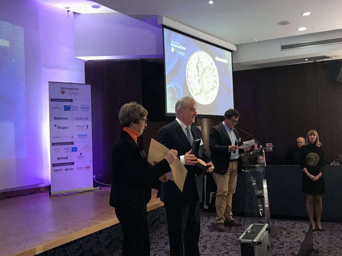 [En direct du #PrixGalien2018] Dans la catégorie Dispositifs médicaux, le Prix Galien 2018 est attribué à UrgoStart®, un pansement révolutionnaire d’Urgo Médical dans le traitement des plaies du pied diabétique + photo avec diplôme et tag <a href="/Groupe_Urgo/">URGO Group</a>