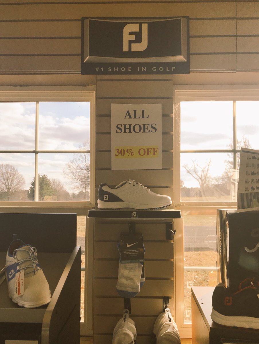 wpccgolf's tweet photo. Needing a place to find Christmas presents for loved ones at a good price?? The West Plains Country Club Golf Shop is the place for you! We have new deals on every item in the store!! Come shop with us 🎄🛍 #BIGSALE https://t.co/TAfH1uiSqU