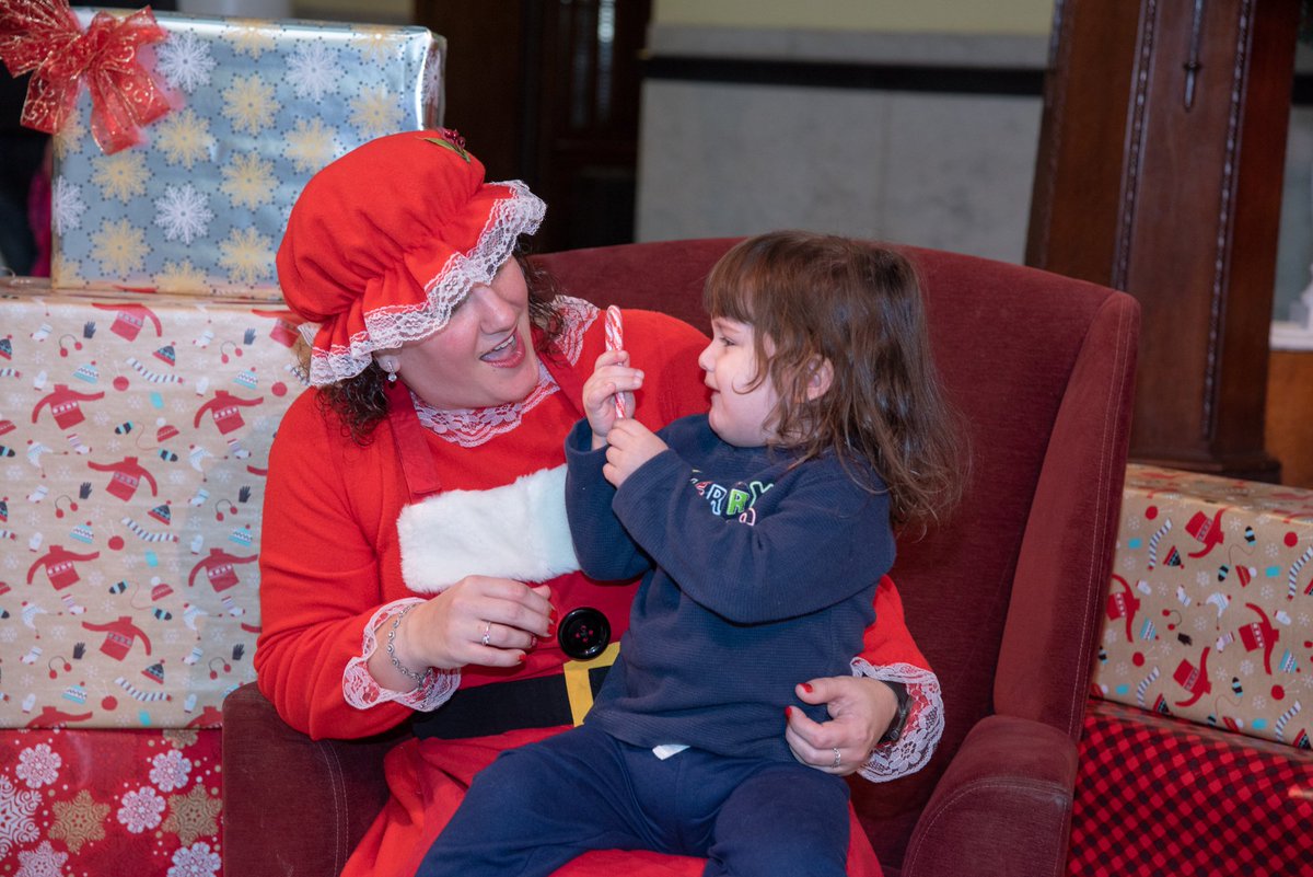 CHCAlumni's tweet photo. Breakfast with Santa photos are now posted! So many adorable little Griffins! Visit the Alumni FB page for the full album. https://t.co/0YxTU2t2VK https://t.co/cUX3wwIUKl
