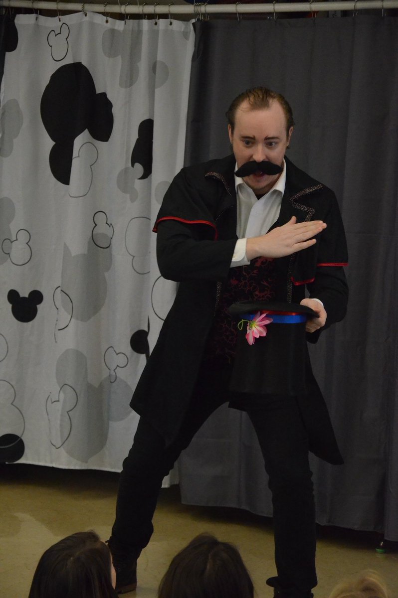 WilderForbes's tweet photo. SLT’s Tour Company, Frosty and Friends, visited @WilderForbes kindergartens and first grades today!We love live theatre! Thank you SLT Integration Program! #slteducation #sltfrosty #slttheatreintegration @WilderSPS @officialSPS @SpringfieldArts @SpfldTheatre https://t.co/SSVelG7T54