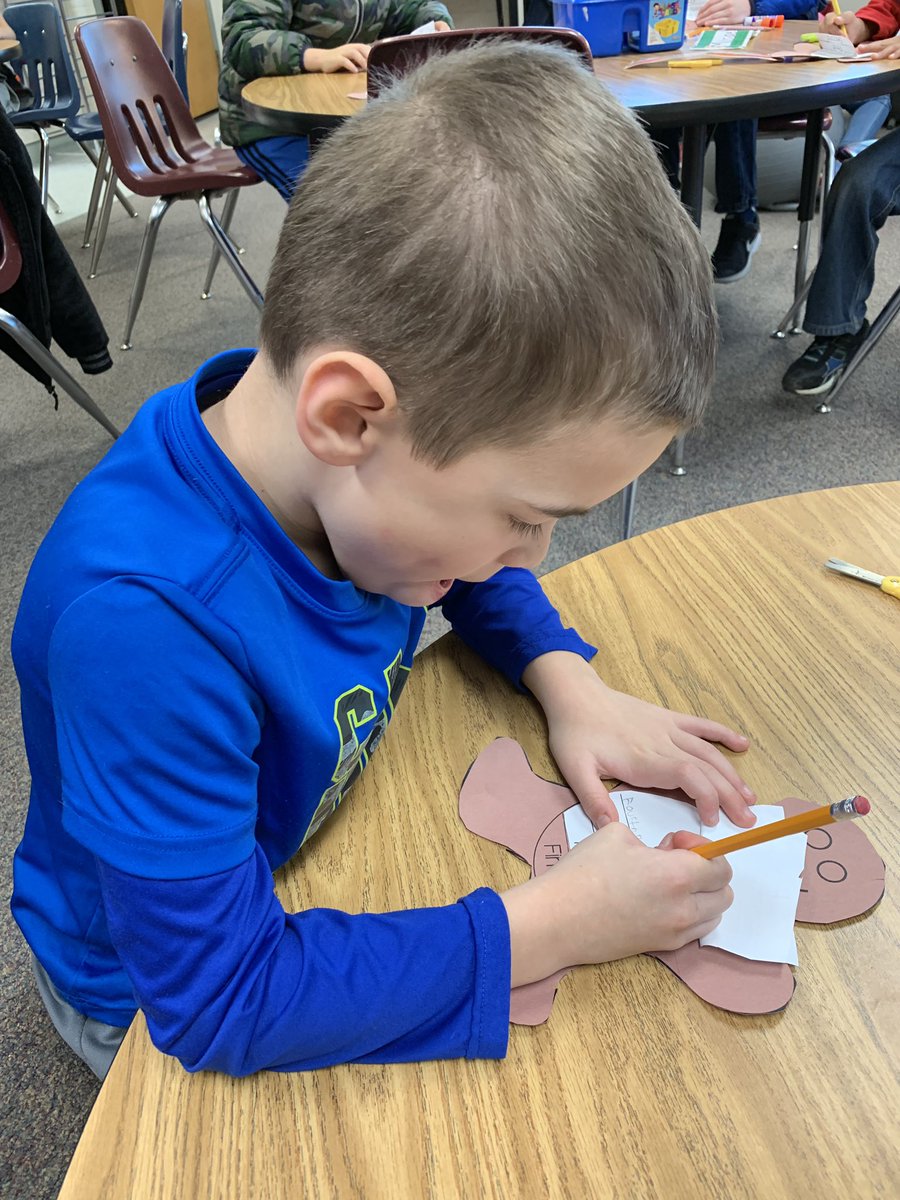 MrsMorrisFHES's tweet photo. Using our knowledge of “How-To” writing, to write How To Make a Gingerbread Man. #FHESFoxes @FortHuntES https://t.co/NkQRm6lERR