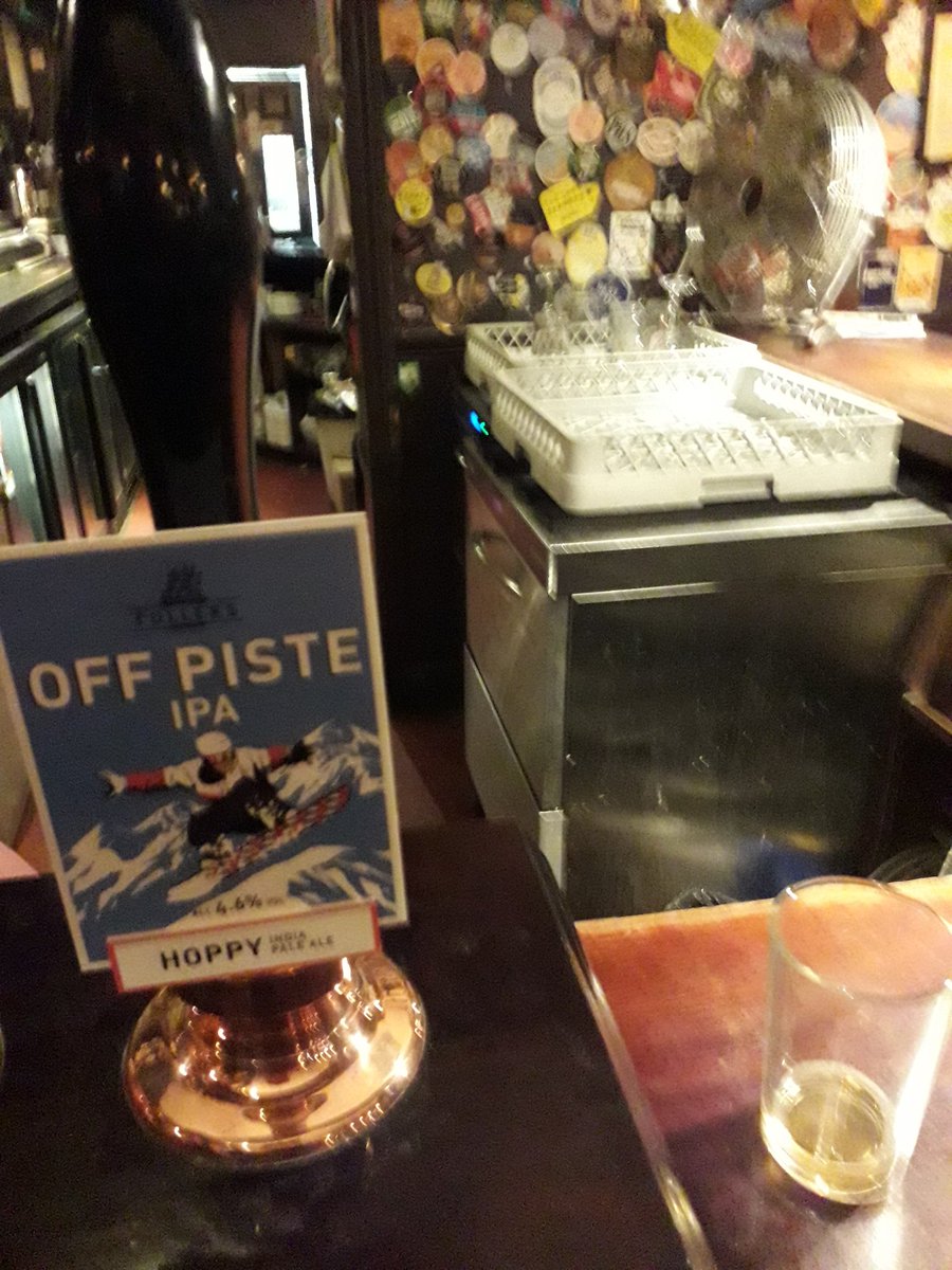 eastacton's tweet photo. Lovely drop of @Fullers Off Piste IPA tonight in @CastleActon . Pub packed, as so often recently, despite developers claiming "no-one goes there" @WMDX_CAMRA #SavetheCastle https://t.co/nwDcC3SLx2