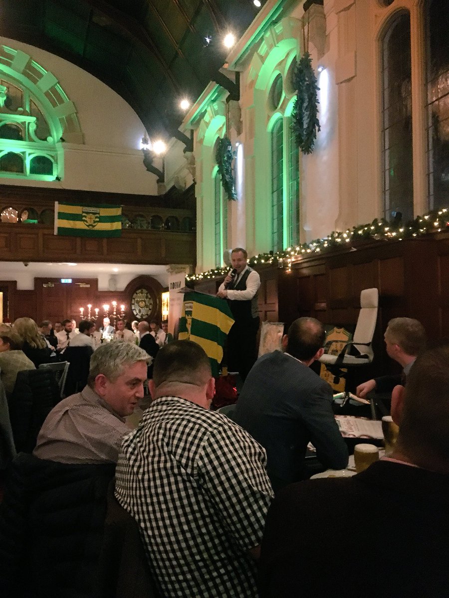 SeanJohnGerard's tweet photo. Ballyshannon’s @perry_sean ruling the roost @DDBN2017 Auction in aid of @Donegalhospice1 following swiftly on the heels of Dr Gunther’s words of wisdom - get your bids in for the @CartonHouseGolf prize ! #DDBN 💚💛 https://t.co/7yCamo0XnC