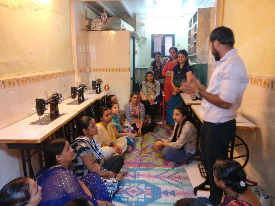 aawaaj's tweet image. Inaugurated 2nd Center at Kandivali community for women to access and obtain the skill that not only generate livelihood but also to create an identity in the family
.
#LivelihoodProject
#supportsmallbusiness
#womenempowerment #change #positivethinking #voiceofwomen
#Recycle