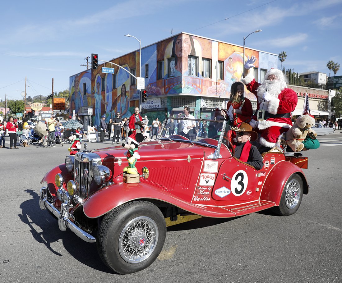 echoparkcp's tweet photo. Thank you everyone for yet another wonderful Parade day! See you in 2019 ❤️❤️❤️
#echoparkparade #echopark #NELA #santa #holidays https://t.co/QLEPvN7nhD