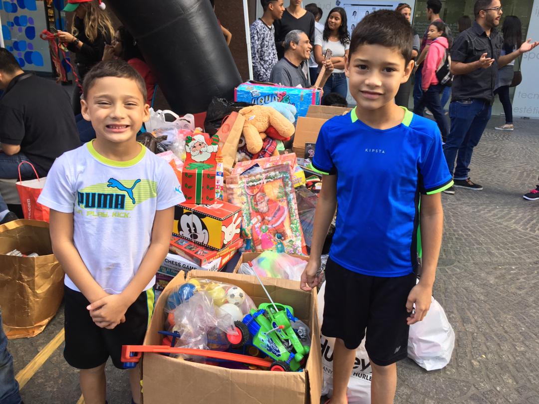 zonaescolar's tweet photo. El día de hoy se está realizando la tradicional recolecta de juguetes de a beneficio de @fundaepekeina y #MiniRise. Pueden dar su donativo en el Centro San Ignacio hasta las 7:00 pm. ¡Los esperamos! #Yeah @LaMega107 https://t.co/Lwt9FOL1nw