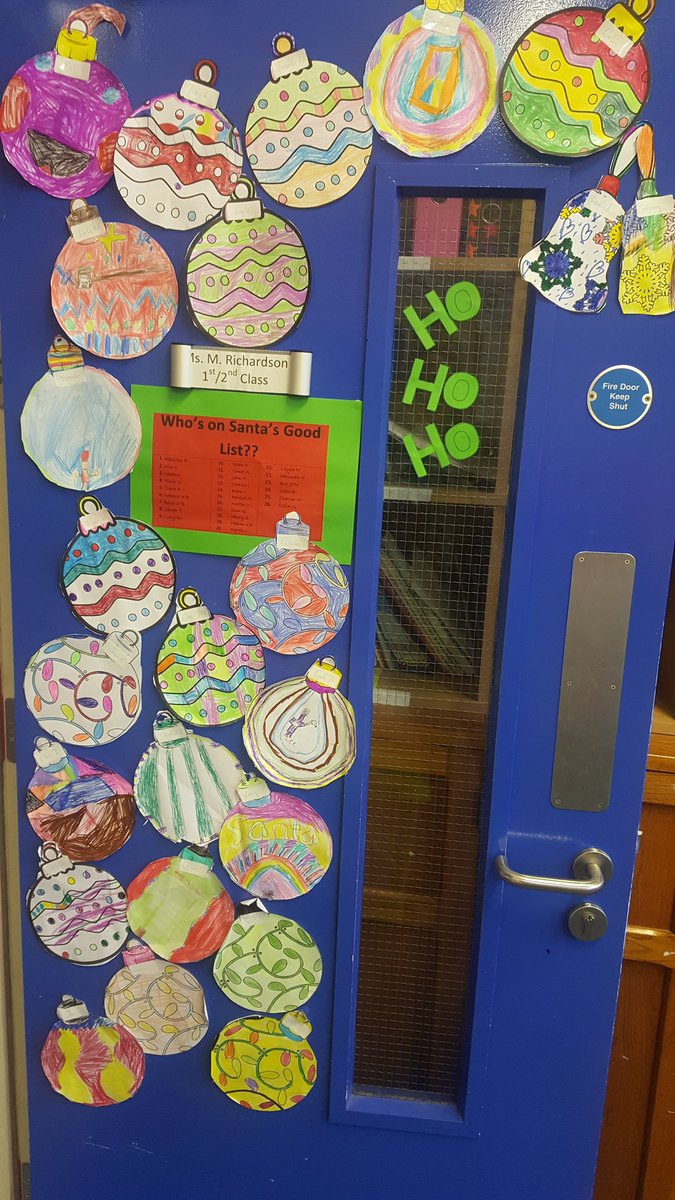 Boolavogue_NS's tweet photo. Feeling Festive in 1st &amp;2nd Class! #ChristmasIsComing #baubles #catchasnowflake #adventcandle #festiveseason #christmasart https://t.co/UfOj3jYUin