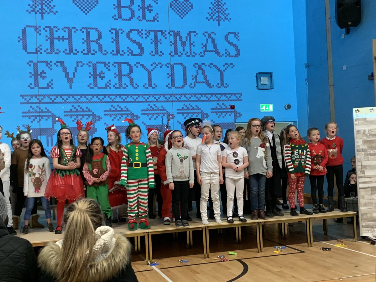 michell78584990's tweet photo. @BurnbraePS just been to see my daughter in the drama show. All the kids were just amazing. Very proud mummy https://t.co/4hbu0F7Yn3