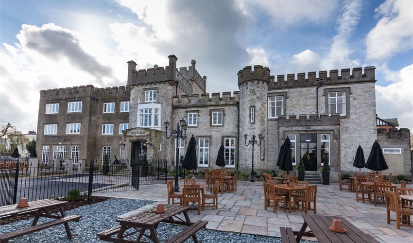 🌸 20% OFF #WEDDING PACKAGES 🌸

When you book for selected dates between Dec 18 - April 19! View our stunning #venues today, #WeddingHour ➡️ bit.ly/2ORaUKV