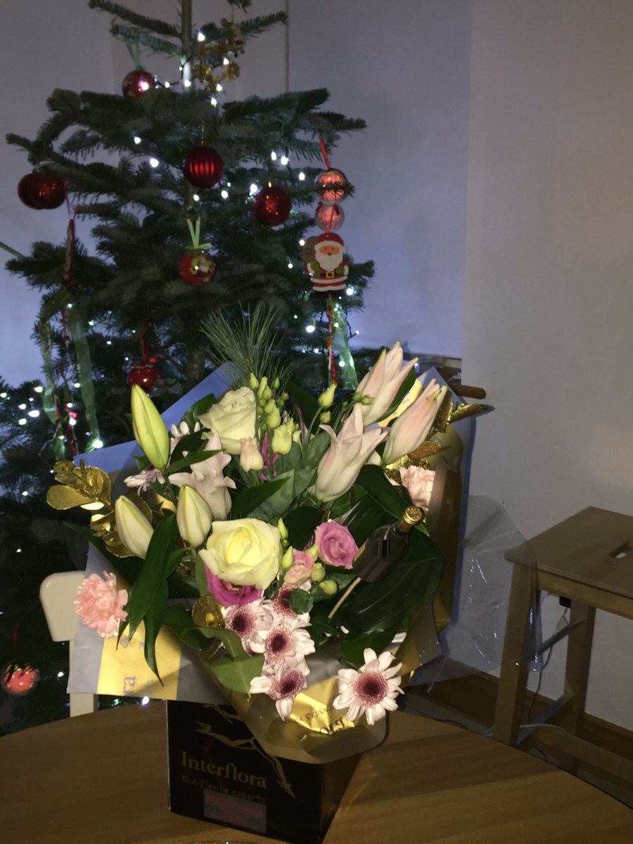 Thank you <a href="/hrbtmrn/">HRB-TMRN</a> for the beautiful flowers and for all your help &amp; support through the PhD ‘journey’😉<a href="/GalvinSadie/">Sandra Galvin, PhD</a> @CRF_CORK <a href="/decdevane/">Declan Devane</a>
