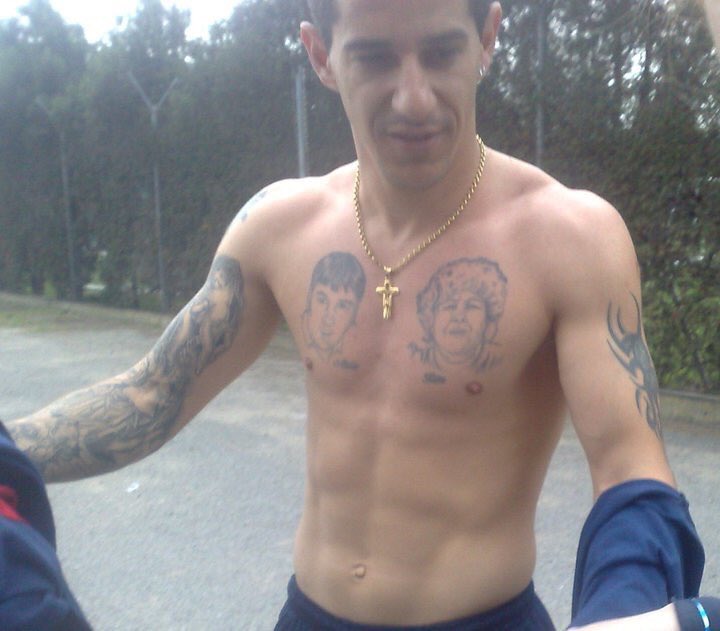 marinabutron's tweet photo. La madre del Pipi Romagnoli le dijo “qué te tatuaste en el pecho, a Maradona?”. “No, mamá, sos vos” 😂😂😂 @metromedio https://t.co/nOIaNvWbaH