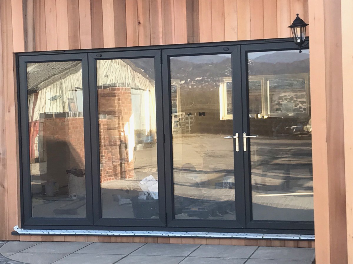 Fusion_Windows's tweet image. Anthracite grey windows and bi-fold doors