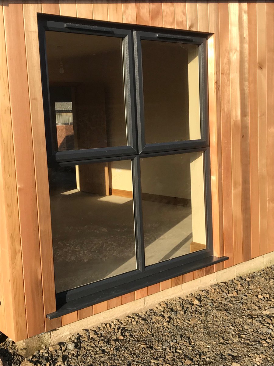Fusion_Windows's tweet image. Anthracite grey windows and bi-fold doors