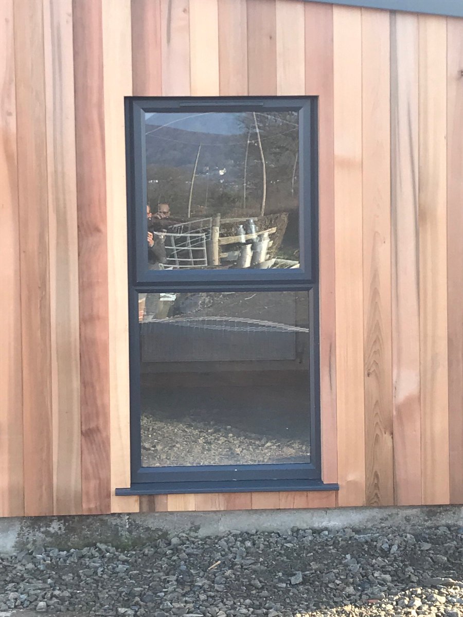 Fusion_Windows's tweet image. Anthracite grey windows and bi-fold doors