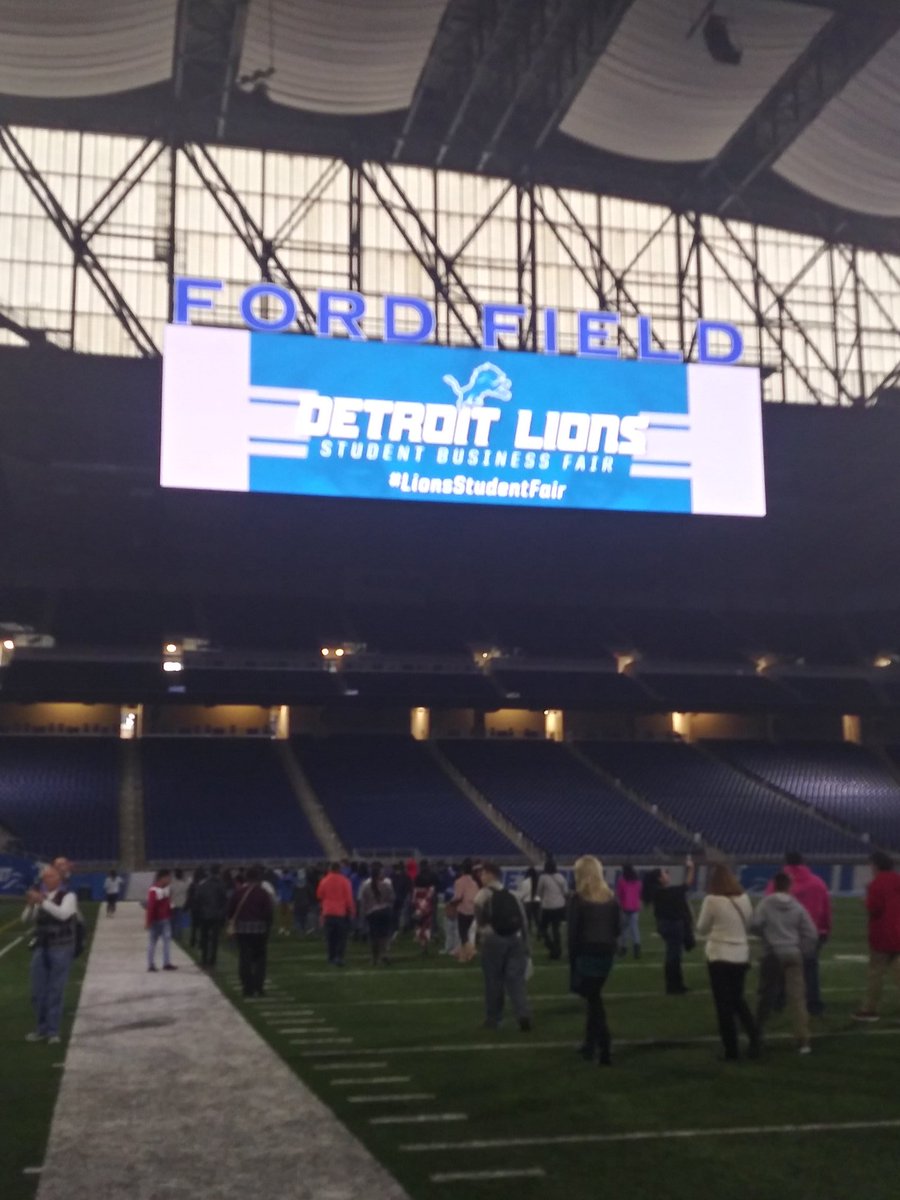 Leslie Holt tweet media