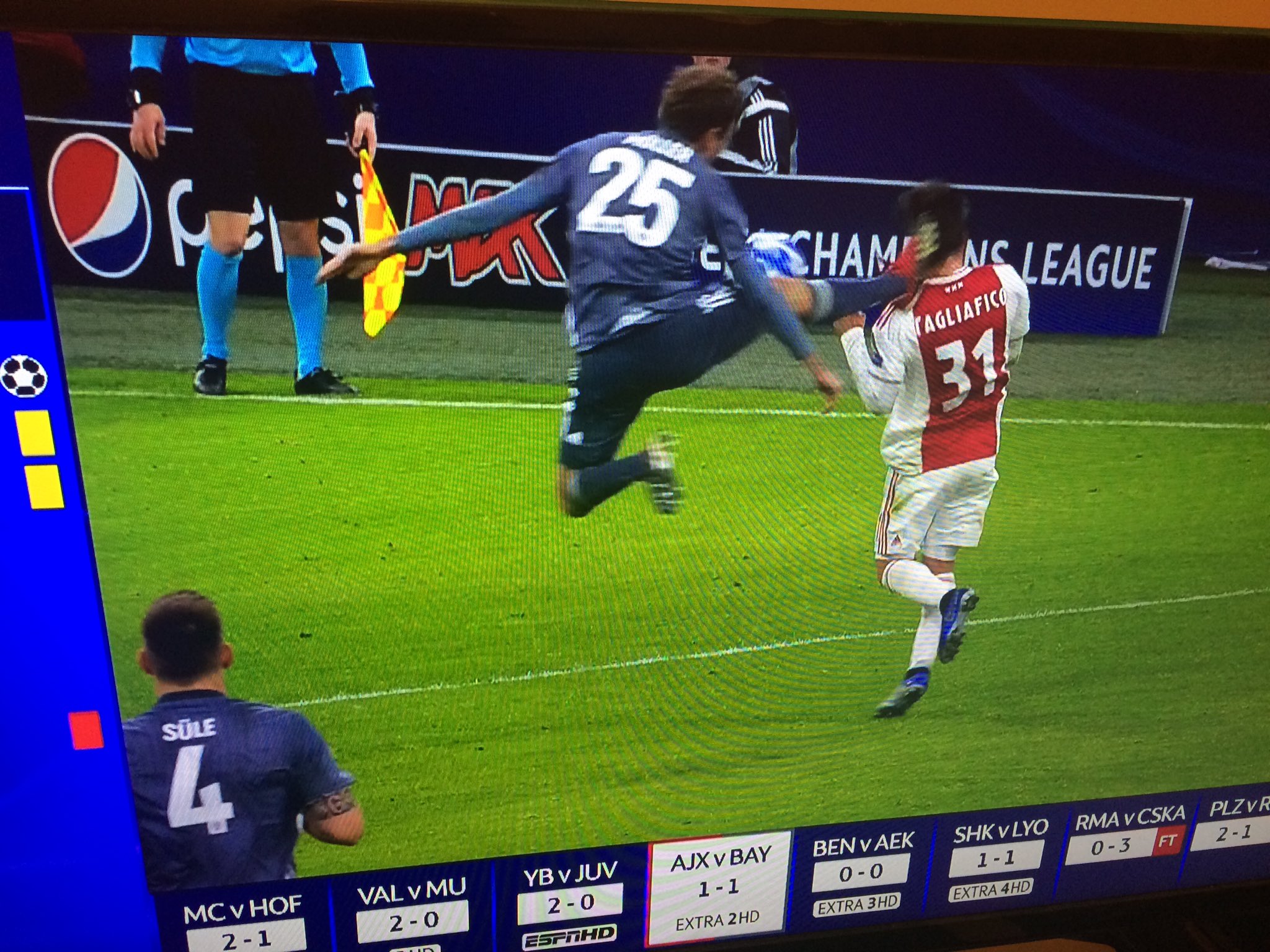 DuPy5cmX4AIuifo.jpg:large