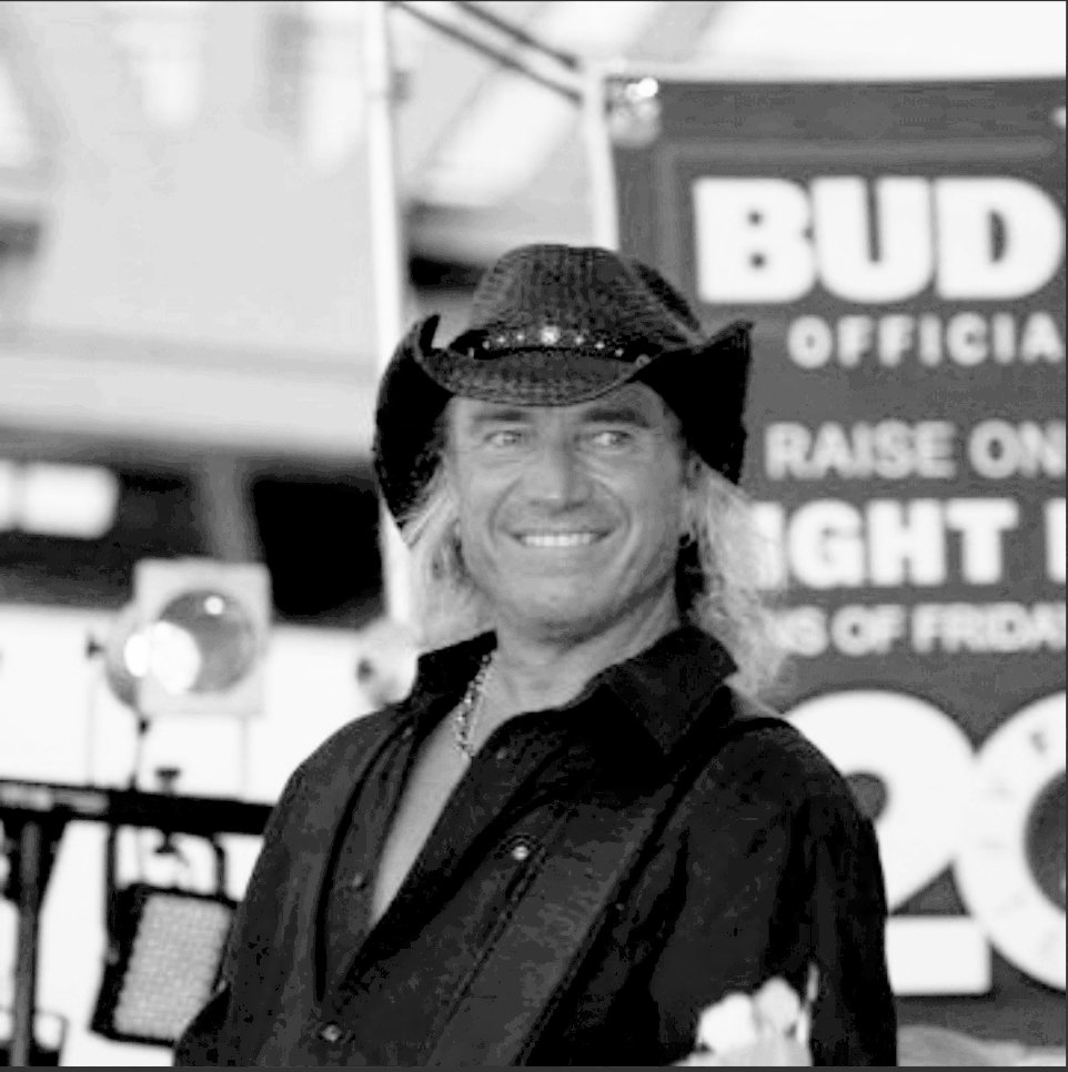 TheBulletBoys's tweet photo. Our Deepest Sympathies go out to #tomyates & His Wife & Family..Tommy was a generous & loving man,who always was trying to help & give back to his community & musicians! We recorded #tencentbillionare in his home studio in Florida, Which we built together. God Bless you Tommy🙏Mt https://t.co/pOfjCYfbUq