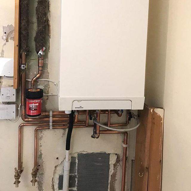 NickHughes247's tweet photo. Intergas rapid 32 install Removed a old free standing heat only boiler but still keeping the hot water cylinder. This install is in a old farm/outbuilding Customer has never had hot water in this part of the building and ideally wanted hot water which we was able to do with … https://t.co/Bpk38OB6o0