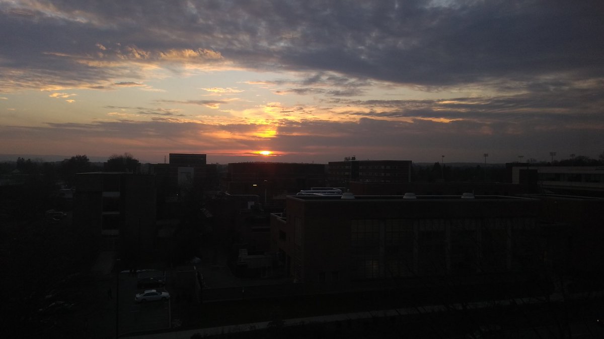 JacobMorseWX's tweet photo. One last #WalkerBuilding #sunset of the semester. See you in 2019 #PennState https://t.co/GDZuHhvwNG
