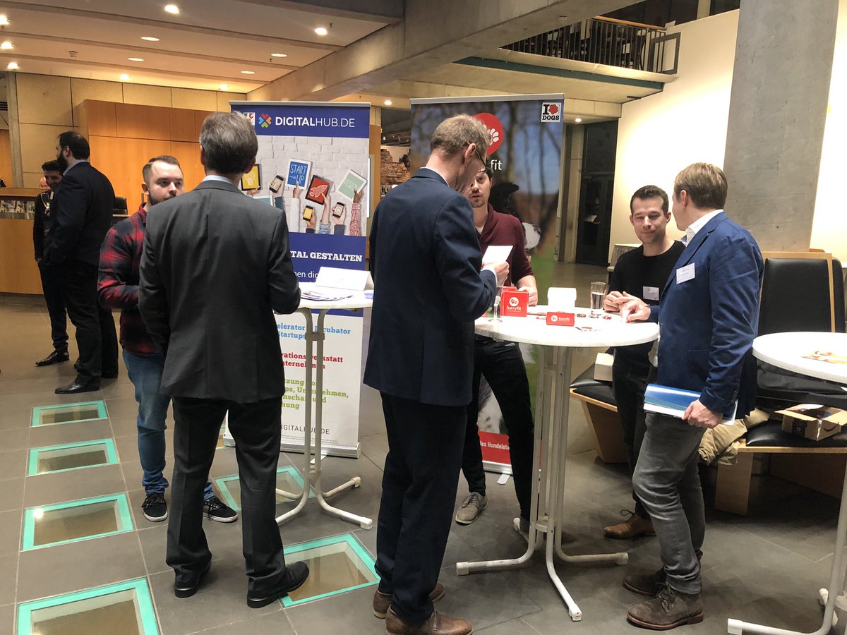 digitalhub_de's tweet photo. Schön war es beim 10. Bonner Netzwerkabend im @hdg_museen! Wir haben mit unseren Startups @furryfit @trackle_de und @spotilike ausgestellt. Danke für den tollen Abend! @IHK_Bonn #Bonn https://t.co/kqyaTbyp57