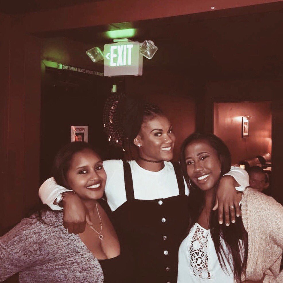 Low prices, no cover, every night starting at 4 PM. 🥂👏🏼 Get in here for happy hour!