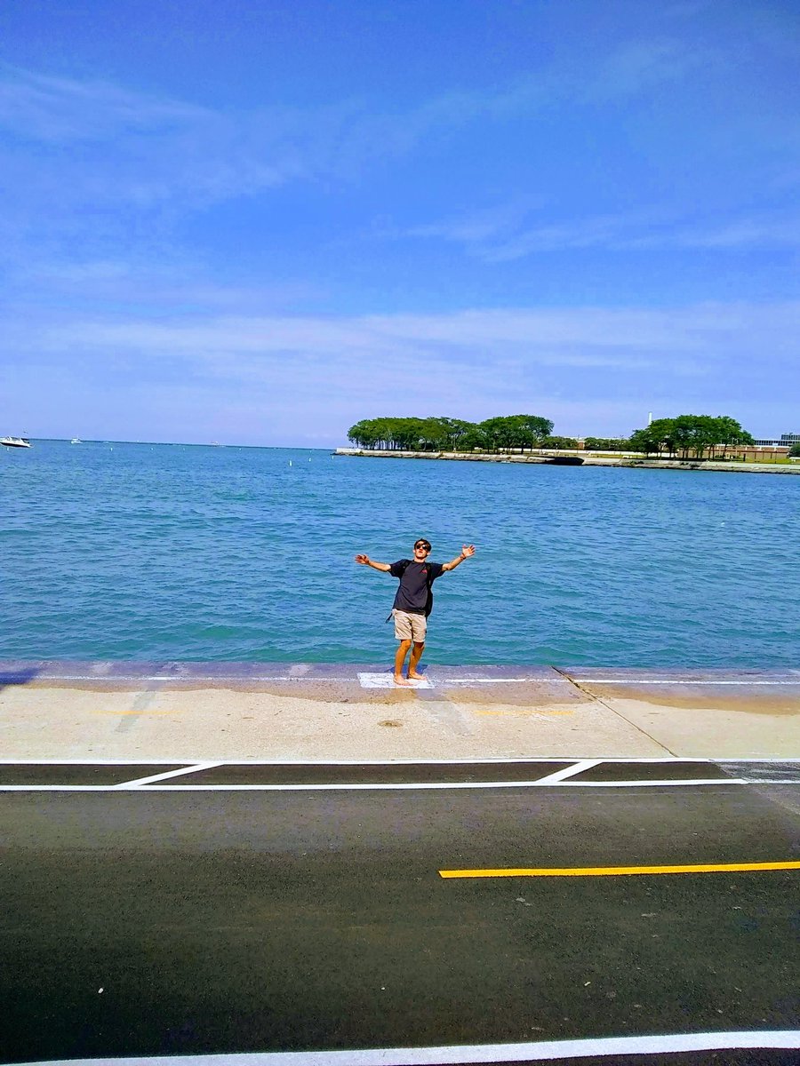 Happy day of birth to one of my best buds since freshman year <a href="/JoeKarban/">KarbShow</a> 🎉🎊🎉🎊