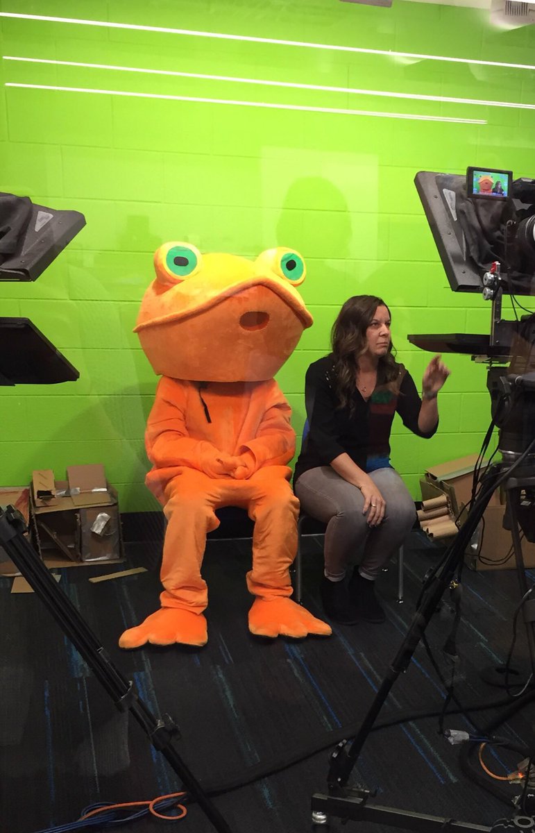 DirksenSquad's tweet photo. I spy a visitor in the Dirksen Creation Studio!! Tune in to next week’s announcements to find out what Spark is up to! 🧡 #weare54 #weareDirksen #Creationstudio #happinessadvantage #21daysofhappiness #orangeyougladitsWednesday https://t.co/mHVJO7hGRW