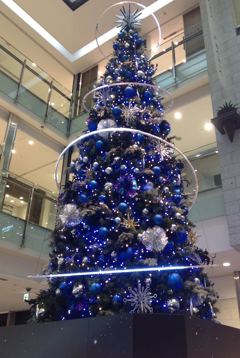 北麓草水 على تويتر ラシック1階に今年も大きなクリスマスツリーが飾られました 約1万個の電飾や流れ星を連想させるリングイルミネーションが 見るたびに華やかな気持ちにさせてくれます 名古屋ラシック店
