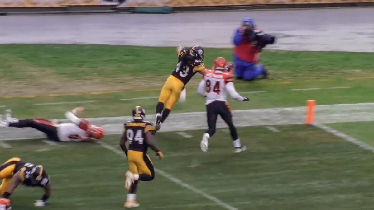#OTD in 2010, Troy Polamalu took to the skies.