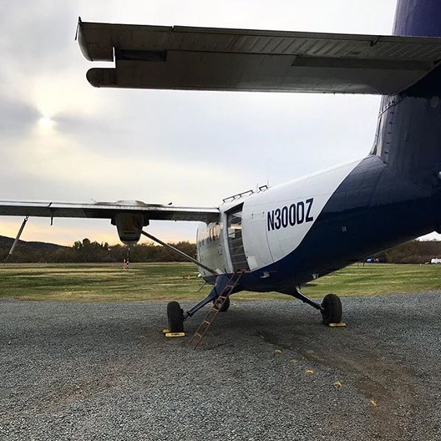 SkydiveSD's tweet photo. Our Twin Otter lookin’ fine😍🍑
#yourchariotawaits
📸 @scuba_shelby
.
.
.
#twinotter #flywithus #timetojump  #skydivesandiego #funjumpsandiego #blueskies #skydivesandiego #skydiving #socal #skydive #gravitygear #sendit #california #whattodo #visitcalifo… https://t.co/JJaeqxGTWW https://t.co/X4DjeLc0ET
