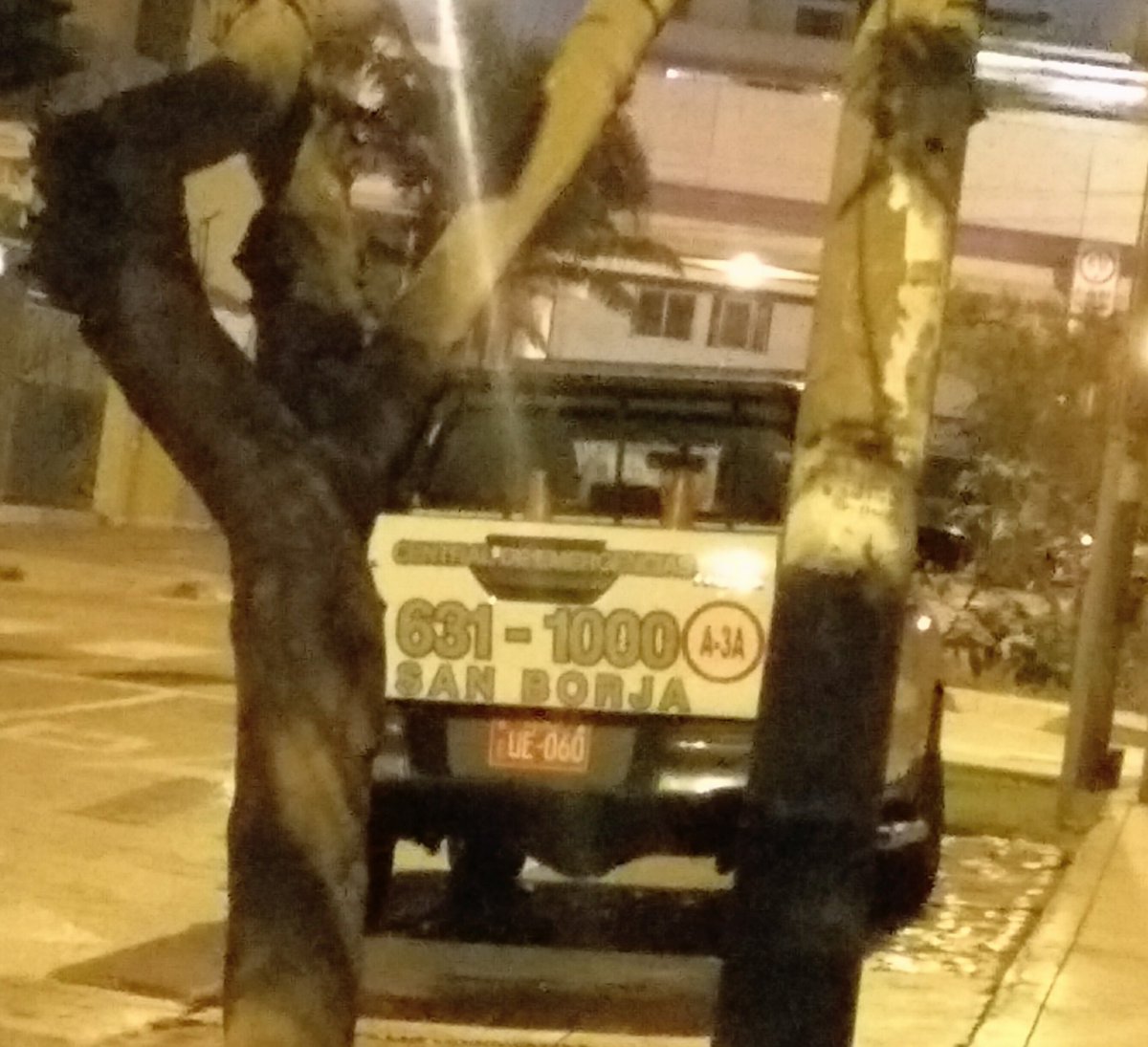 Elizabeth Quiroz Barco (@lizquirozb) on Twitter photo Los serenos de San Borja ahora acosan! Hace unos minutos mi hija y yo caminábamos por la cuadra 2 de Vasari y los dos serenos de la camioneta con placa UE 060 comenzaron su acoso con silbidos <a href="/MunideSanBorja/">Muni San Borja</a> actúe. Los serenos de San Borja ahora acosan! Hace unos minutos mi hija y yo caminábamos por la cuadra 2 de Vasari y los dos serenos de la camioneta con placa UE 060 comenzaron su acoso con silbidos <a href="/MunideSanBorja/">Muni San Borja</a> actúe.