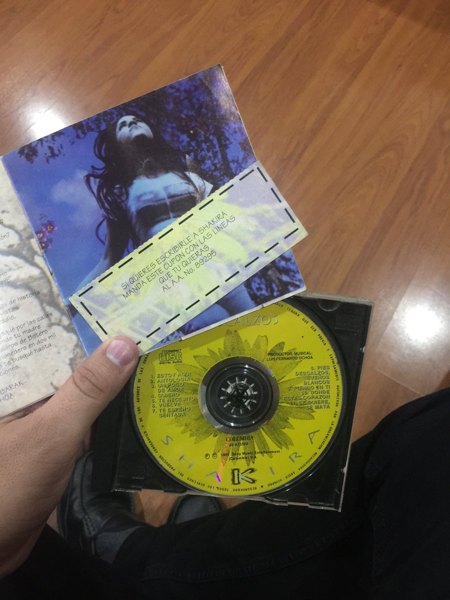 AlegnaSol's tweet photo. Mirando cosas viejas hallé mi CD original de Pies Descalzos ⁦@shakira⁩ y nunca me percaté de ese cupón... pudimos haber sido amigas por correspondencia. https://t.co/ZGqaHmOT6l